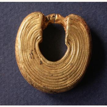 Arracada. Ouro. Tesouro do Recouso. Cultura castrexa. Oroso (A Coruña)