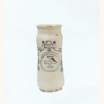 Albarelo. Bote de farmacia. Louza. Taller de Talavera. Iconografía do escudo do Hospital Real de Santiago. 1700 [ca]